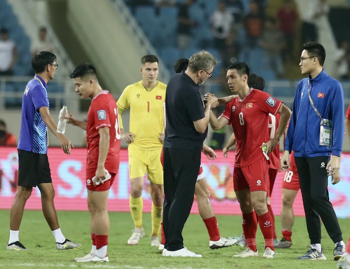 Dàn tuyển thủ gửi lời chia tay HLV Troussier- Ảnh 1. Dàn tuyển thủ gửi lời chia tay HLV Troussier- Ảnh 1.