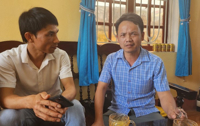Nghe tin sáp nhập trường, phụ huynh kéo tới phản đối- Ảnh 3. Nghe tin sáp nhập trường, phụ huynh kéo tới phản đối- Ảnh 3.
