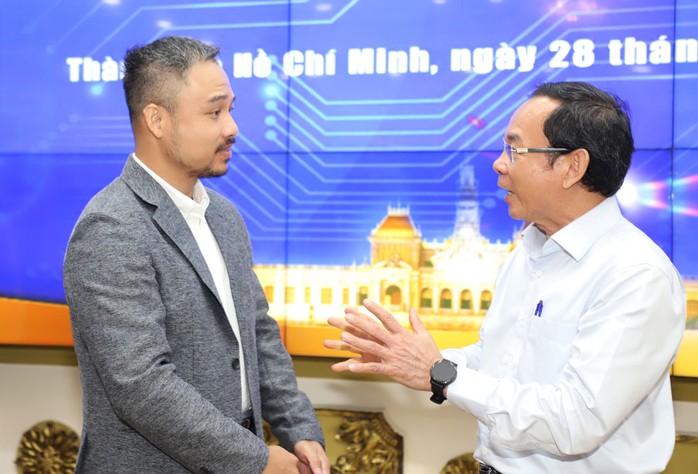 Bí thư Thành ủy TP HCM Nguyễn Văn Nên trao đổi với đại biểu bên lề chương trình gặp gỡ cộng đồng đổi mới sáng tạo ngày 28-3 Bí thư Thành ủy TP HCM Nguyễn Văn Nên trao đổi với đại biểu bên lề chương trình gặp gỡ cộng đồng đổi mới sáng tạo ngày 28-3