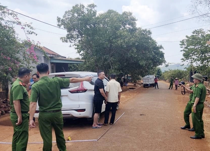 Khởi tố hai đối tượng xông vào nhà bắt người, ép viết giấy nợ- Ảnh 1. Khởi tố hai đối tượng xông vào nhà bắt người, ép viết giấy nợ- Ảnh 1.
