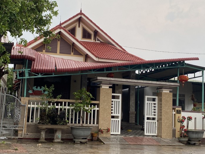 Lốc xoáy ở Quảng Trị giật bay hàng chục mái nhà- Ảnh 1. Lốc xoáy ở Quảng Trị giật bay hàng chục mái nhà- Ảnh 1.