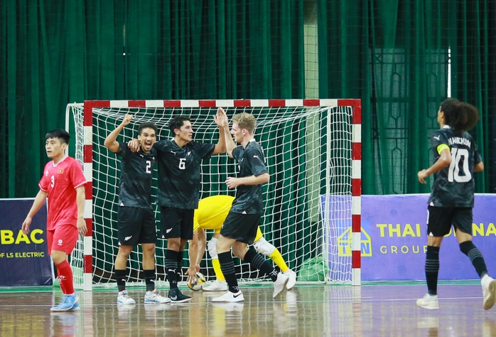 Tuyển futsal Việt Nam chia điểm với đội giành vé đầu tiên dự World Cup 2024- Ảnh 2. Tuyển futsal Việt Nam chia điểm với đội giành vé đầu tiên dự World Cup 2024- Ảnh 2.