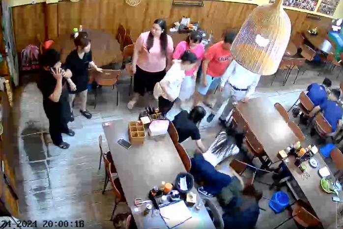 Đà Nẵng: Tặng giấy khen cho nữ điều dưỡng cấp cứu khách nước ngoài tại nhà hàng- Ảnh 1. Đà Nẵng: Tặng giấy khen cho nữ điều dưỡng cấp cứu khách nước ngoài tại nhà hàng- Ảnh 1.