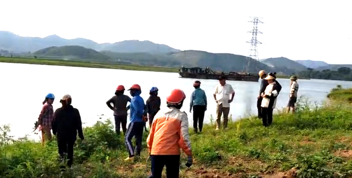 Hàng trăm người dân Hàng trăm người dân