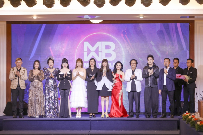 Chuyện showbiz đáng quan tâm- Ảnh 1. Chuyện showbiz đáng quan tâm- Ảnh 1.