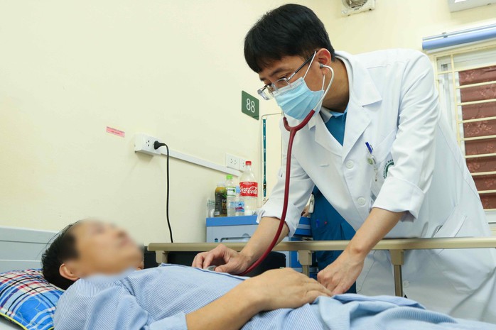 Nam thanh niên đột quỵ khi đang chơi cầu lông- Ảnh 1. Nam thanh niên đột quỵ khi đang chơi cầu lông- Ảnh 1.