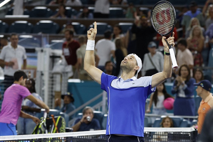 Thua tứ kết Miami Open, Alcaraz ví bản thân như đứa trẻ 13 tuổi- Ảnh 1. Thua tứ kết Miami Open, Alcaraz ví bản thân như đứa trẻ 13 tuổi- Ảnh 1.