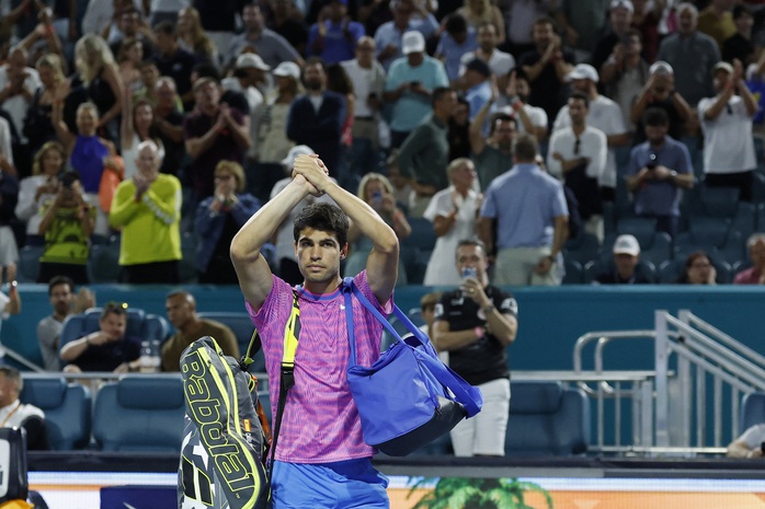 Thua tứ kết Miami Open, Alcaraz ví bản thân như đứa trẻ 13 tuổi- Ảnh 2. Thua tứ kết Miami Open, Alcaraz ví bản thân như đứa trẻ 13 tuổi- Ảnh 2.