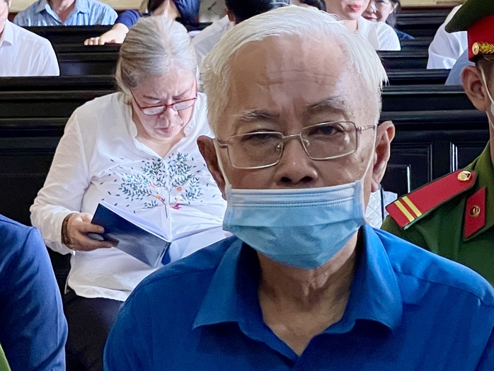 Vụ Ngân hàng Đông Á bị chiếm đoạt 981 tỉ đồng: Tranh cãi kịch liệt- Ảnh 1. Vụ Ngân hàng Đông Á bị chiếm đoạt 981 tỉ đồng: Tranh cãi kịch liệt- Ảnh 1.