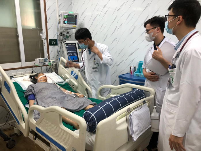 Nam thanh niên đột quỵ khi đang chơi cầu lông- Ảnh 2. Nam thanh niên đột quỵ khi đang chơi cầu lông- Ảnh 2.