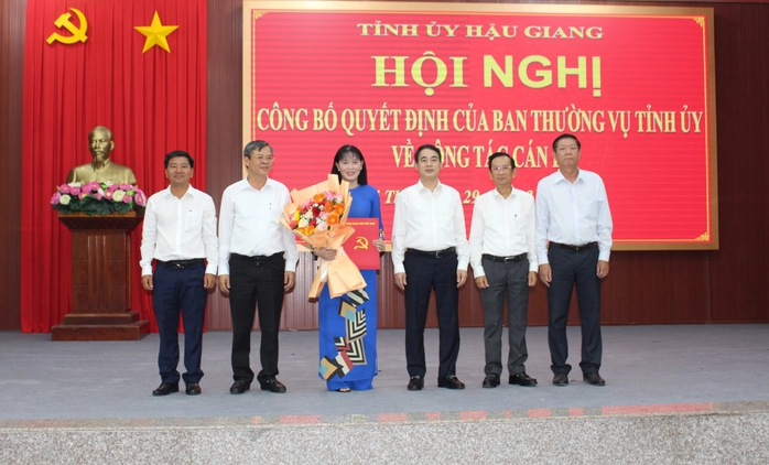 Hậu Giang luân chuyển, điều động, bổ nhiệm nhiều cán bộ chủ chốt- Ảnh 1.