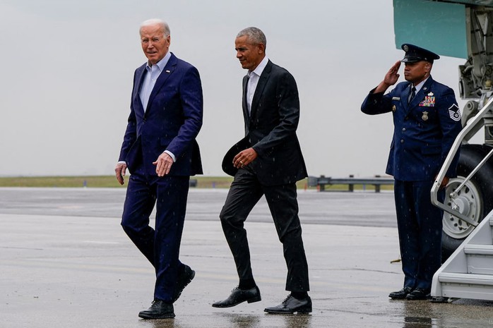 Ông Biden và ông Obama xuất hiện cùng nhau hôm 28-3. Ảnh: Reuters Ông Biden và ông Obama xuất hiện cùng nhau hôm 28-3. Ảnh: Reuters
