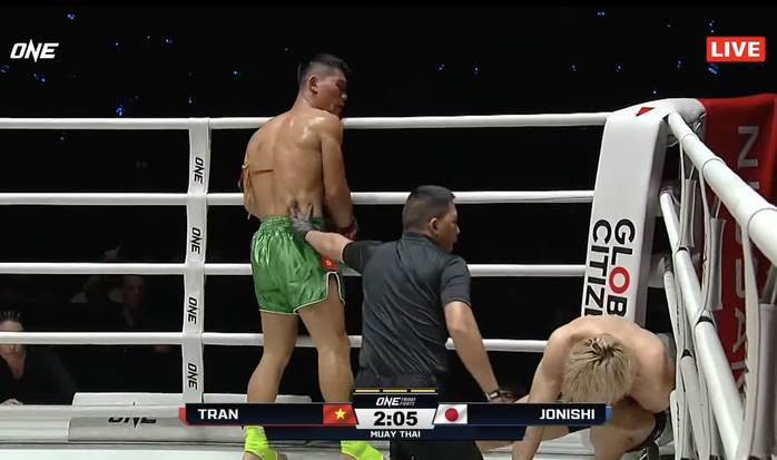 Trần Quốc Tuấn hạ knock-out võ sĩ Nhật- Ảnh 2.