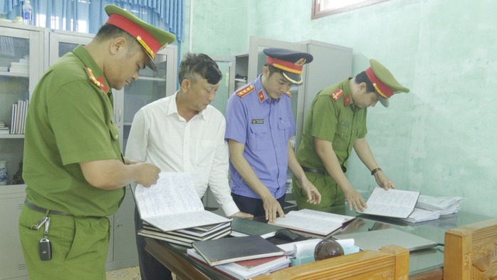 Khởi tố Chủ tịch xã vì để kế toán Khởi tố Chủ tịch xã vì để kế toán