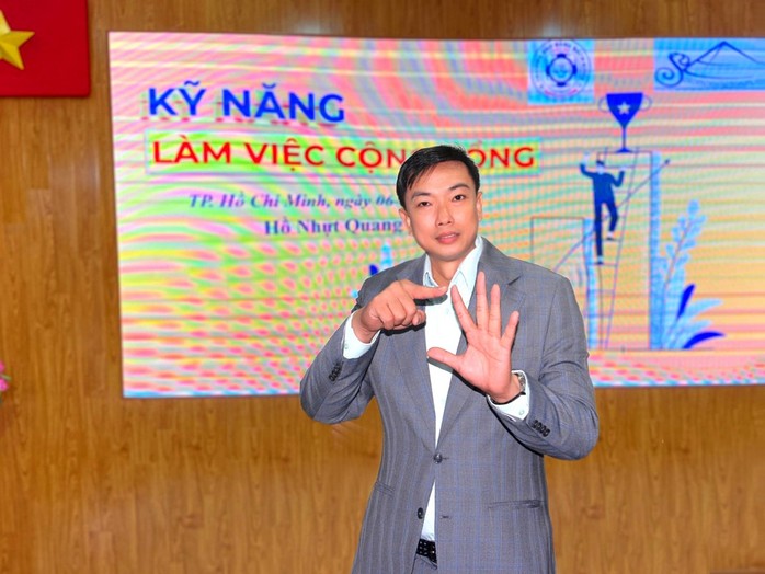 Vì sao bộ bình trà truyền thống Việt Nam có 6 chung?- Ảnh 2. Vì sao bộ bình trà truyền thống Việt Nam có 6 chung?- Ảnh 2.