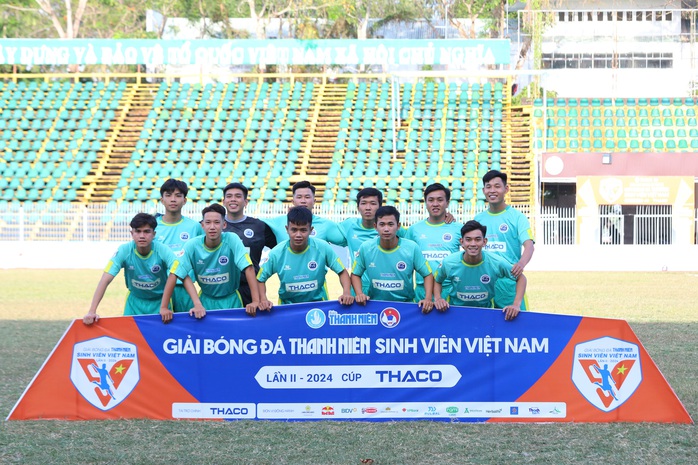 Sinh viên 6 trường đại học ở miền Tây tranh tài tại giải bóng đá lớn- Ảnh 4. Sinh viên 6 trường đại học ở miền Tây tranh tài tại giải bóng đá lớn- Ảnh 4.