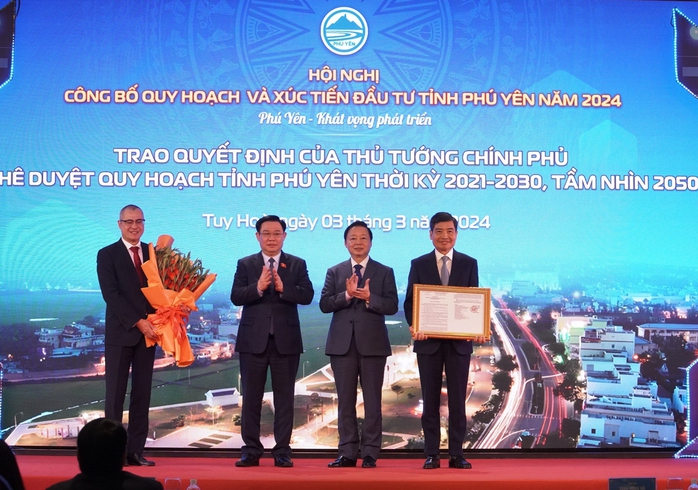 Phát triển Phú Yên thành trung tâm kinh tế biển xanh- Ảnh 1. Phát triển Phú Yên thành trung tâm kinh tế biển xanh- Ảnh 1.