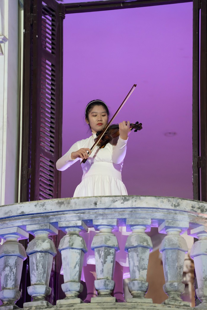 Thưởng thức âm nhạc ngoài trời tại Nhà hát Lớn Hà Nội- Ảnh 3. Thưởng thức âm nhạc ngoài trời tại Nhà hát Lớn Hà Nội- Ảnh 3.