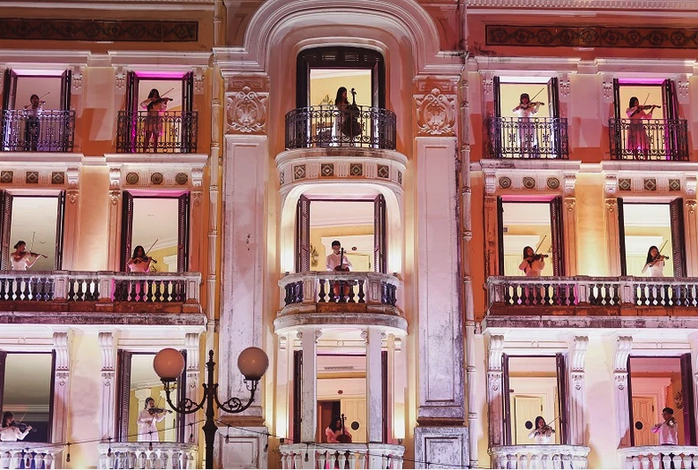 Thưởng thức âm nhạc ngoài trời tại Nhà hát Lớn Hà Nội- Ảnh 1. Thưởng thức âm nhạc ngoài trời tại Nhà hát Lớn Hà Nội- Ảnh 1.
