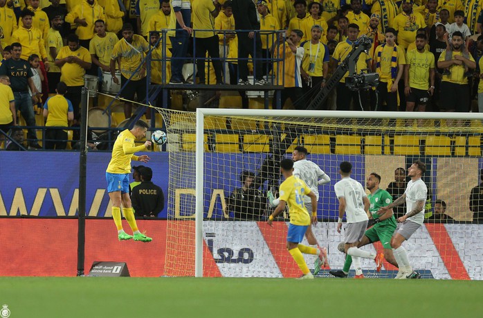 Ronaldo lập hat-trick, tạo cột mốc mới đưa Al-Nassr thắng đậm- Ảnh 1. Ronaldo lập hat-trick, tạo cột mốc mới đưa Al-Nassr thắng đậm- Ảnh 1.
