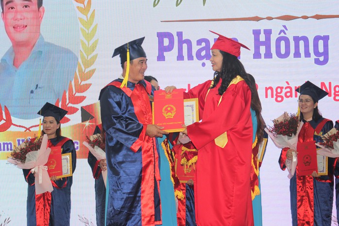 Trường ĐH Cửu Long đã cấp bằng cho gần 30.000 cử nhân- Ảnh 2. Trường ĐH Cửu Long đã cấp bằng cho gần 30.000 cử nhân- Ảnh 2.