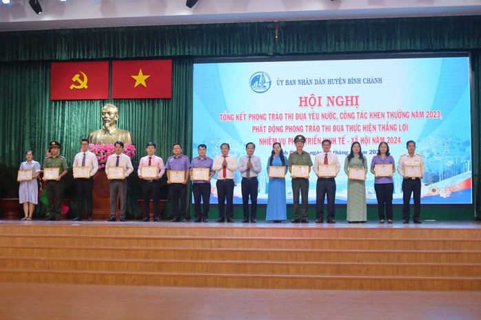 Huyện Bình Chánh phát động phong trào thi đua yêu nước- Ảnh 3. Huyện Bình Chánh phát động phong trào thi đua yêu nước- Ảnh 3.