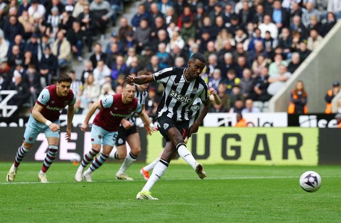 Rượt đuổi 7 bàn, Newcastle thắng nghẹt thở West Ham - Ảnh 6. Rượt đuổi 7 bàn, Newcastle thắng nghẹt thở West Ham - Ảnh 6.