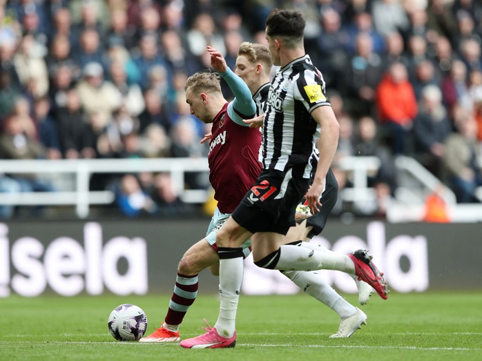 Rượt đuổi 7 bàn, Newcastle thắng nghẹt thở West Ham - Ảnh 5. Rượt đuổi 7 bàn, Newcastle thắng nghẹt thở West Ham - Ảnh 5.