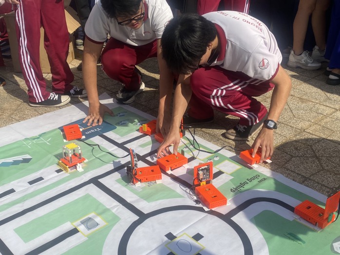 Học sinh trải nghiệm STEM: Học sinh trải nghiệm STEM: