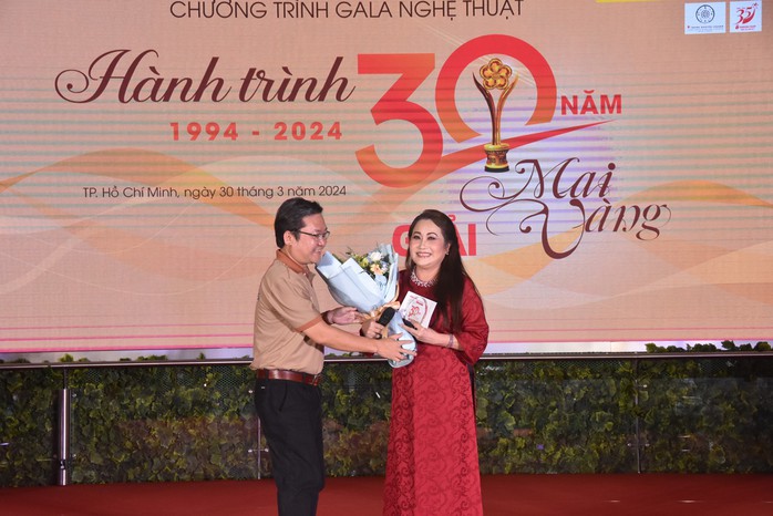 Loạt nghệ sĩ hạnh phúc được vinh danh!- Ảnh 5. Loạt nghệ sĩ hạnh phúc được vinh danh!- Ảnh 5.