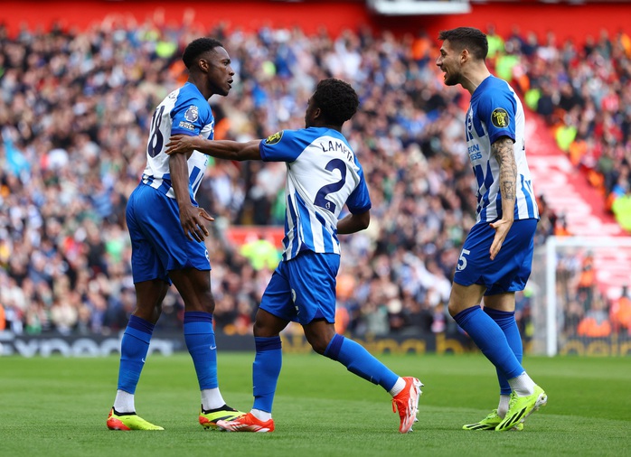Liverpool ngược dòng hạ Brighton, trở lại ngôi đầu Giải Ngoại hạng Anh- Ảnh 2. Liverpool ngược dòng hạ Brighton, trở lại ngôi đầu Giải Ngoại hạng Anh- Ảnh 2.