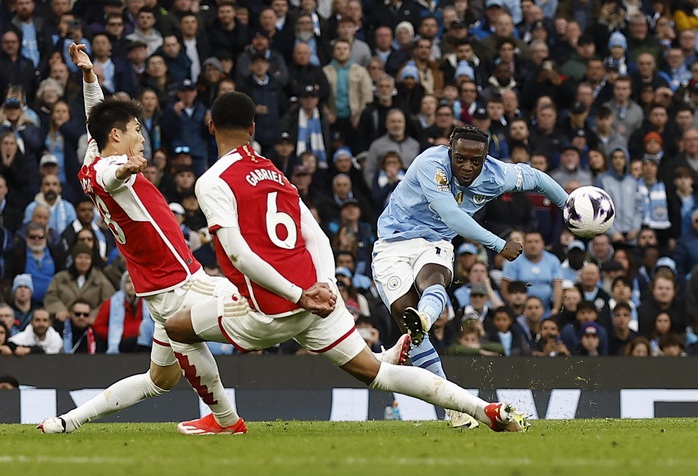 Man City chia điểm Arsenal, Liverpool hưởng lợi lớn- Ảnh 5. Man City chia điểm Arsenal, Liverpool hưởng lợi lớn- Ảnh 5.