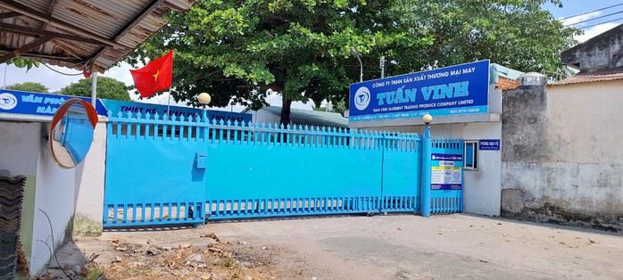 Bị nợ lương gần 1,3 tỉ đồng người lao động mới biết ông chủ là bảo vệ, người bán căn tin- Ảnh 1. Bị nợ lương gần 1,3 tỉ đồng người lao động mới biết ông chủ là bảo vệ, người bán căn tin- Ảnh 1.