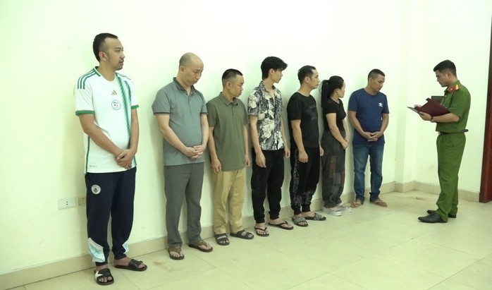 Bắt 10 đối tượng tham gia đánh bạc giao dịch gần 1 tỉ đồng/ngày- Ảnh 1.