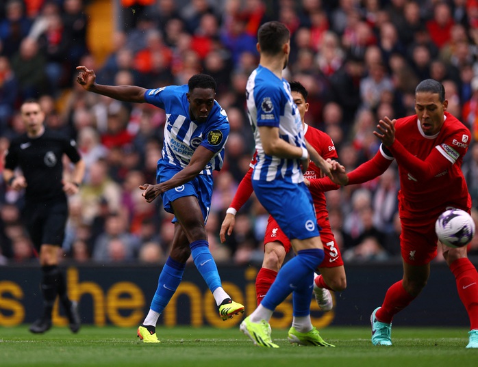 Liverpool ngược dòng hạ Brighton, trở lại ngôi đầu Giải Ngoại hạng Anh- Ảnh 1. Liverpool ngược dòng hạ Brighton, trở lại ngôi đầu Giải Ngoại hạng Anh- Ảnh 1.