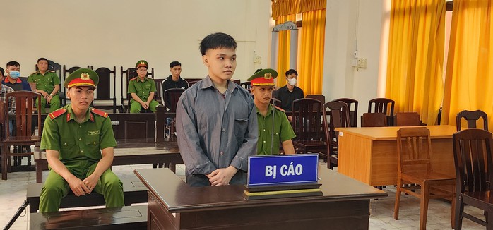 CLIP: Lãnh án tù vì… khoe súng trên Facebook- Ảnh 1. CLIP: Lãnh án tù vì… khoe súng trên Facebook- Ảnh 1.
