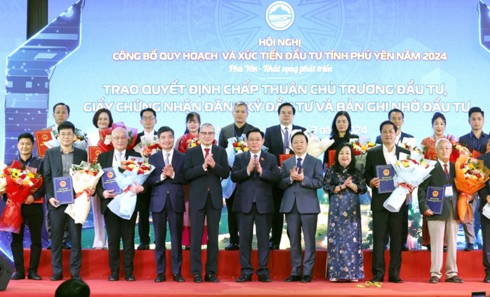 Tỉ phú Trần Đình Long dự tính đầu tư 120.000 tỉ đồng vào 3 dự án tại Phú Yên- Ảnh 1. Tỉ phú Trần Đình Long dự tính đầu tư 120.000 tỉ đồng vào 3 dự án tại Phú Yên- Ảnh 1.