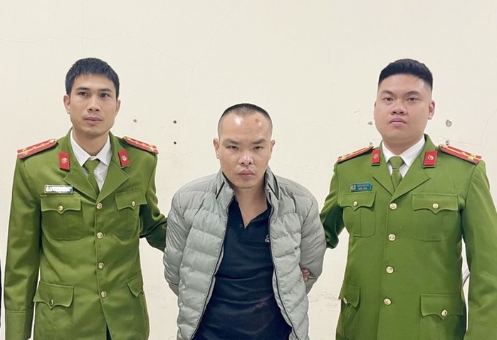 Bịt mặt, cầm dao cướp tài sản của nữ sinh viên trong trường- Ảnh 1. Bịt mặt, cầm dao cướp tài sản của nữ sinh viên trong trường- Ảnh 1.