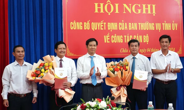 Tây Ninh điều động, bổ nhiệm nhiều vị trí nhân sự chủ chốt- Ảnh 1. Tây Ninh điều động, bổ nhiệm nhiều vị trí nhân sự chủ chốt- Ảnh 1.