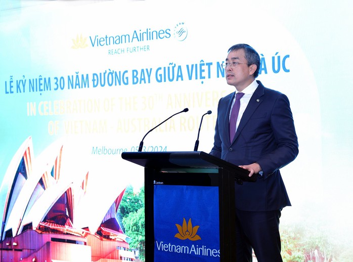 Ông Đặng Ngọc Hòa, Chủ tịch HĐQT Vietnam Airlines, khẳng định Vietnam Airlines tiếp tục tìm kiếm cơ hội, gia tăng tần suất, mở thêm đường bay mới, nâng cao chất lượng dịch vụ, qua đó phát huy vai trò là cầu Ông Đặng Ngọc Hòa, Chủ tịch HĐQT Vietnam Airlines, khẳng định Vietnam Airlines tiếp tục tìm kiếm cơ hội, gia tăng tần suất, mở thêm đường bay mới, nâng cao chất lượng dịch vụ, qua đó phát huy vai trò là cầu