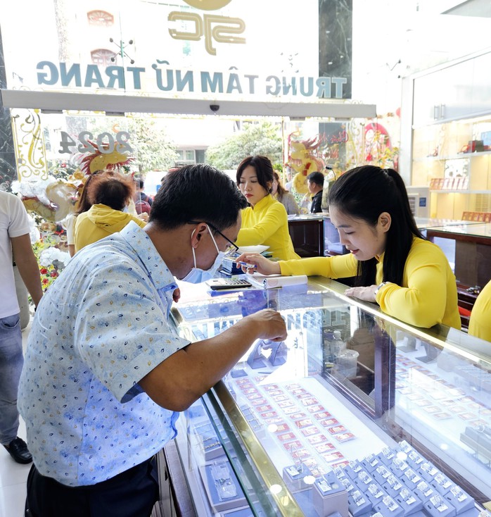 Để tiền nhàn rỗi không chảy vào vàng- Ảnh 1. Để tiền nhàn rỗi không chảy vào vàng- Ảnh 1.