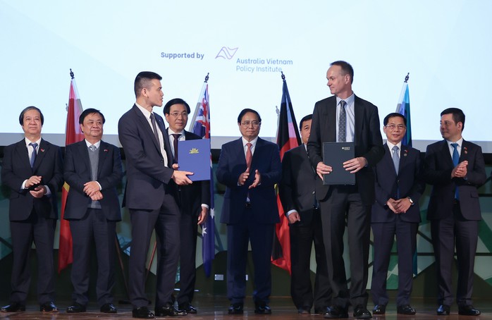 Vietnam Airlines và Trường Đại học Quốc tế RMIT đã tuyên bố hợp tác chiến lược, đồng thời trao Bản Thỏa thuận hợp tác chung Vietnam Airlines và Trường Đại học Quốc tế RMIT đã tuyên bố hợp tác chiến lược, đồng thời trao Bản Thỏa thuận hợp tác chung