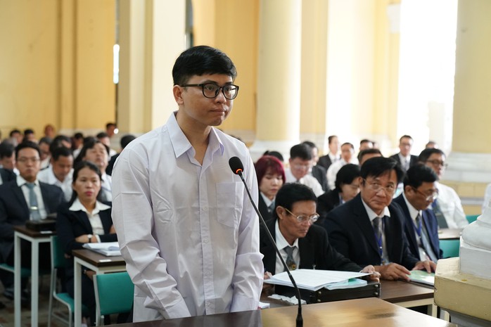 Hình ảnh bà Trương Mỹ Lan và đồng phạm trong ngày đầu xét xử- Ảnh 11. Hình ảnh bà Trương Mỹ Lan và đồng phạm trong ngày đầu xét xử- Ảnh 11.