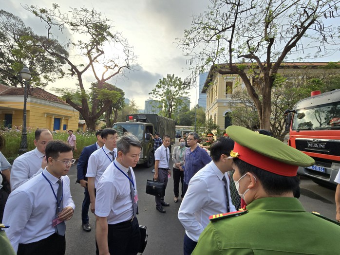 Hình ảnh bà Trương Mỹ Lan và đồng phạm trong ngày đầu xét xử- Ảnh 18. Hình ảnh bà Trương Mỹ Lan và đồng phạm trong ngày đầu xét xử- Ảnh 18.