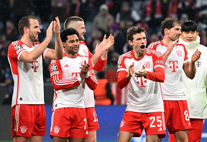 Harry Kane so giày Kylian Mbappe, đua tranh 