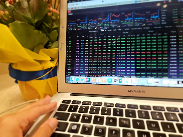 Chứng khoán ngày mai (6-3): VN-Index sẽ tiếp tục gây bất ngờ?- Ảnh 1. Chứng khoán ngày mai (6-3): VN-Index sẽ tiếp tục gây bất ngờ?- Ảnh 1.
