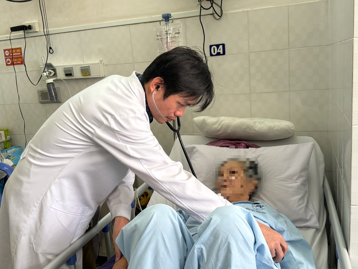 Nữ sinh 18 tuổi suýt đột tử khi đang tập văn nghệ- Ảnh 1. Nữ sinh 18 tuổi suýt đột tử khi đang tập văn nghệ- Ảnh 1.