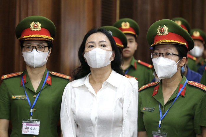 Hình ảnh bà Trương Mỹ Lan và đồng phạm trong ngày đầu xét xử- Ảnh 1. Hình ảnh bà Trương Mỹ Lan và đồng phạm trong ngày đầu xét xử- Ảnh 1.