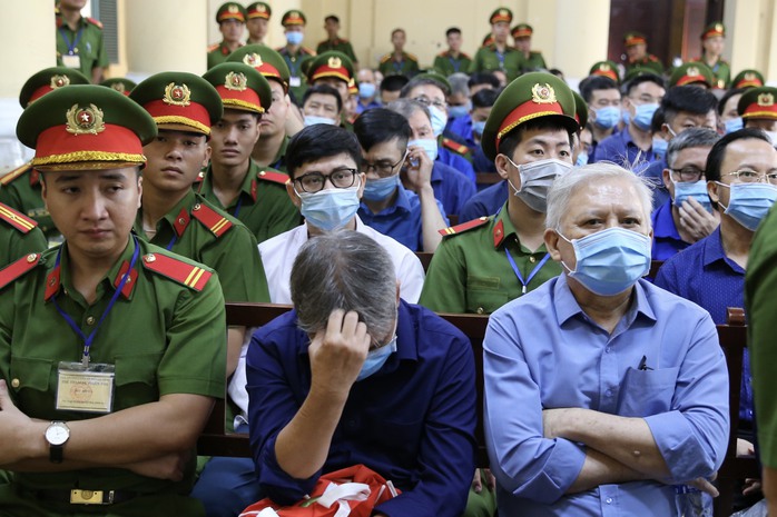Hình ảnh bà Trương Mỹ Lan và đồng phạm trong ngày đầu xét xử- Ảnh 14. Hình ảnh bà Trương Mỹ Lan và đồng phạm trong ngày đầu xét xử- Ảnh 14.