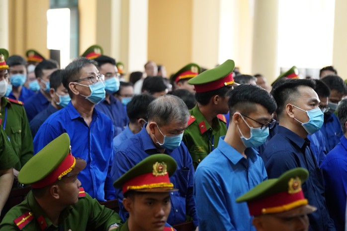 Hình ảnh bà Trương Mỹ Lan và đồng phạm trong ngày đầu xét xử- Ảnh 16. Hình ảnh bà Trương Mỹ Lan và đồng phạm trong ngày đầu xét xử- Ảnh 16.